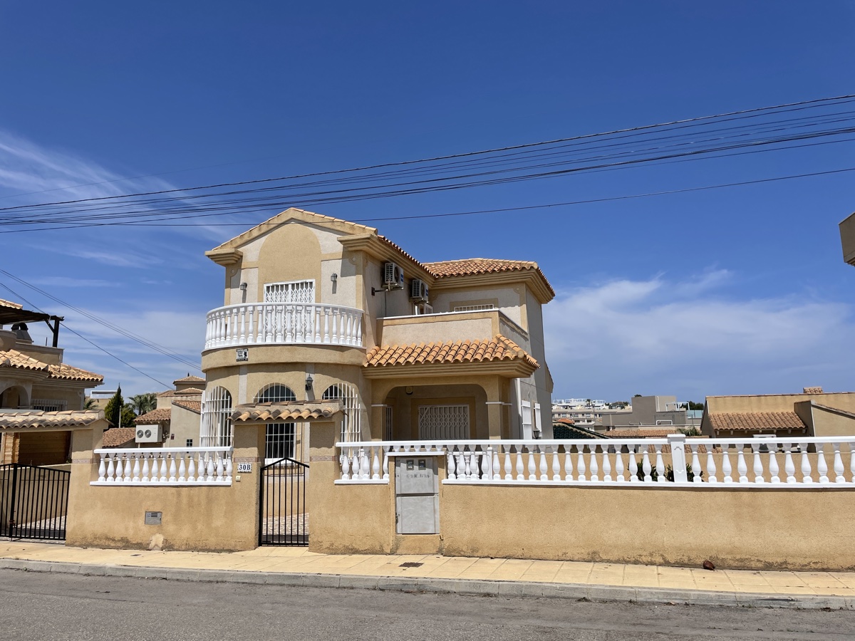 For sale: 3 bedroom house / villa in Villamartin