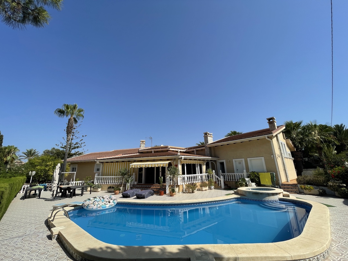 1965D: Villa for sale in Cabo Roig