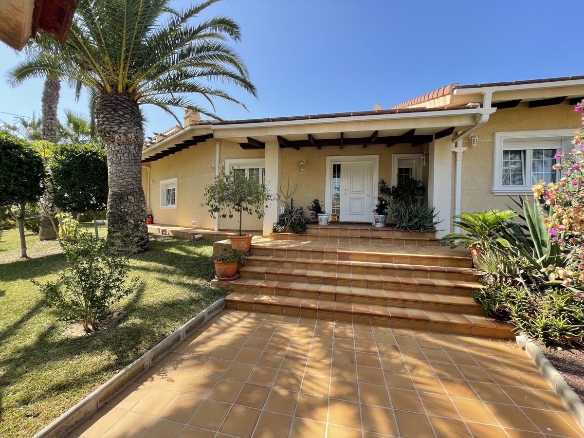 4 bedroom house / villa for sale in Cabo Roig, Costa Blanca