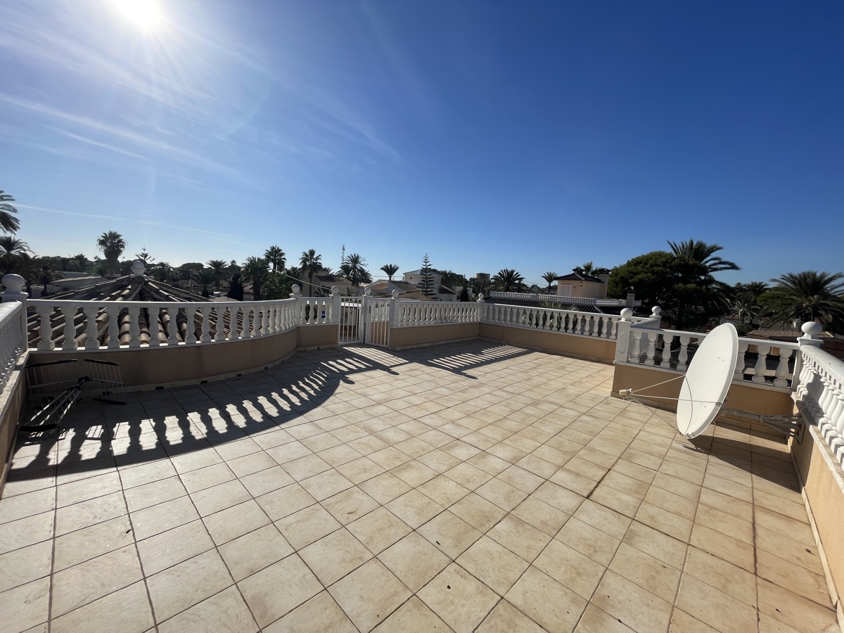 2008D: Villa for sale in Cabo Roig