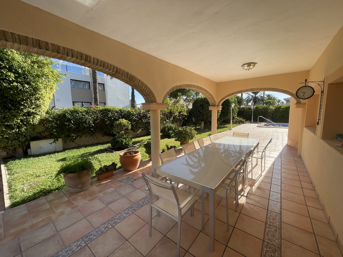 2008D: Villa for sale in Cabo Roig