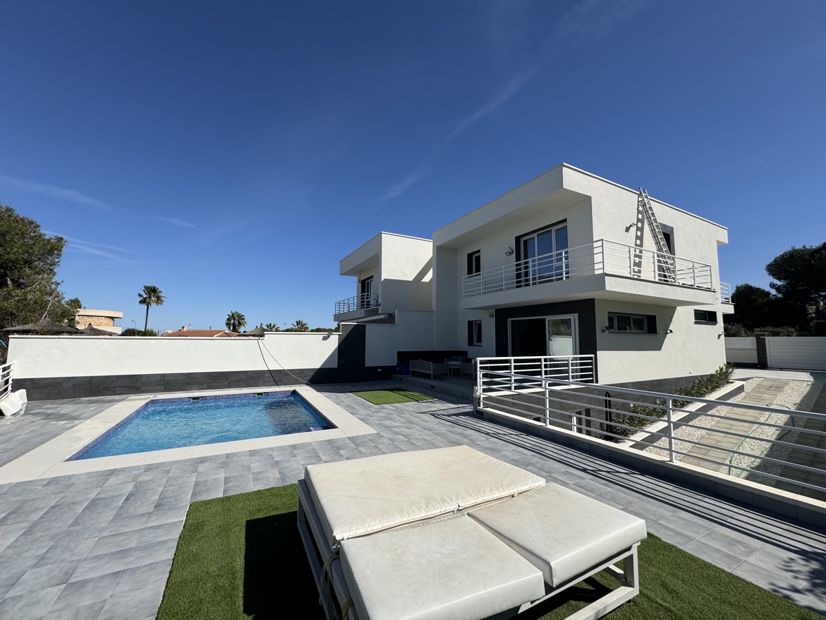 2036D: Villa for sale in Los Balcones