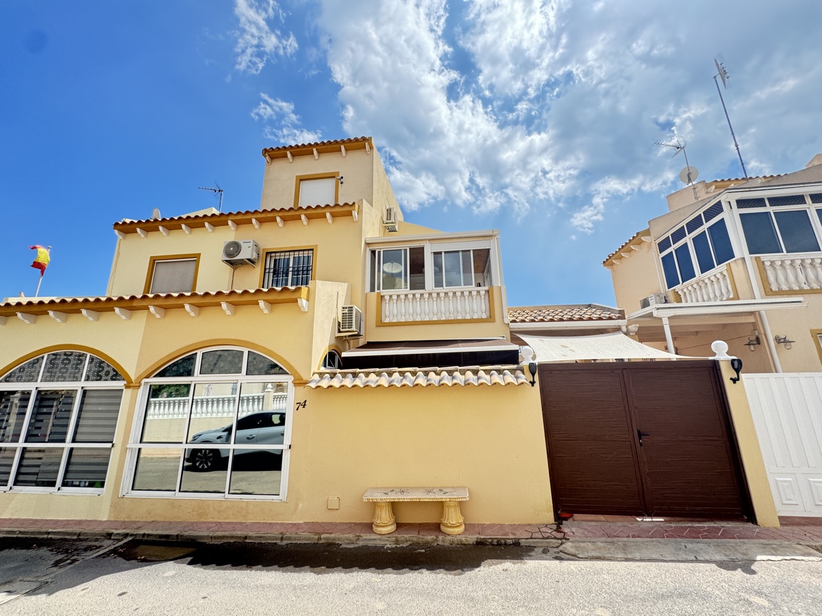 3 bedroom house / villa for sale in Playa Flamenca, Costa Blanca