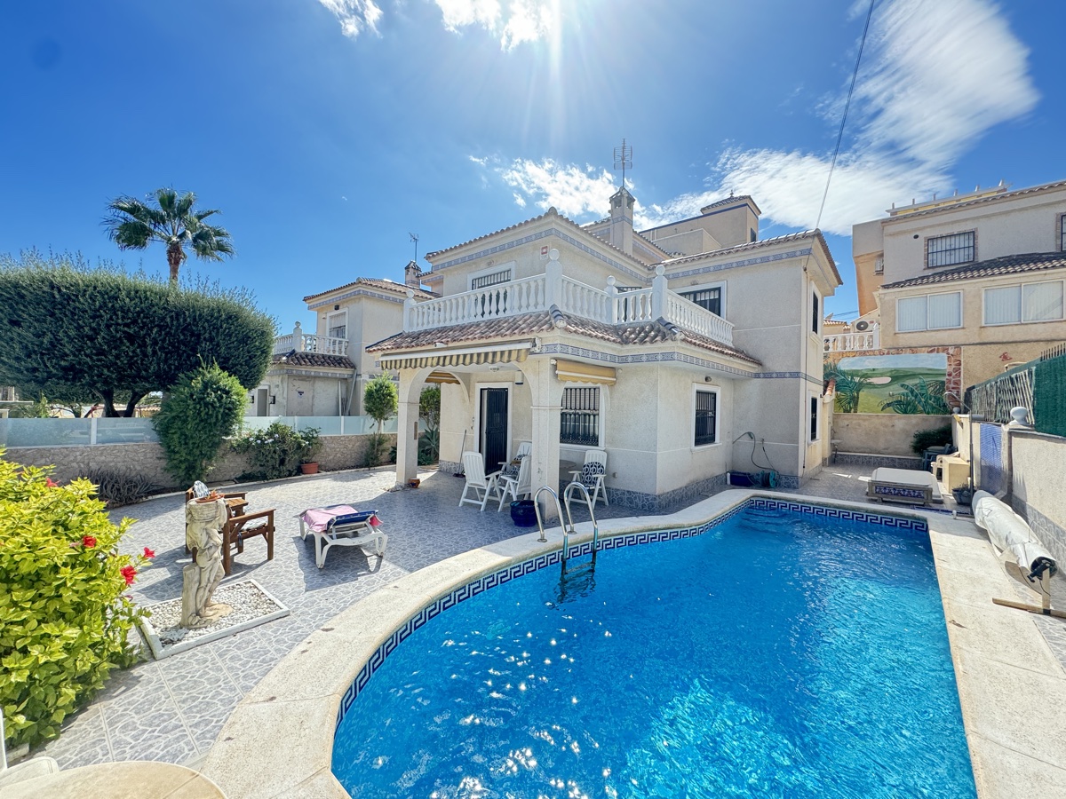 For sale: 4 bedroom house / villa in Villamartin, Costa Blanca